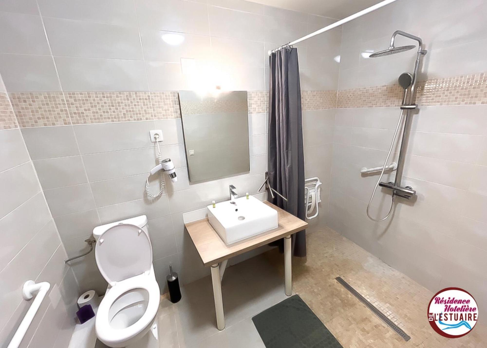 Residence Hoteliere De L'Estuaire Le Havre Exteriör bild